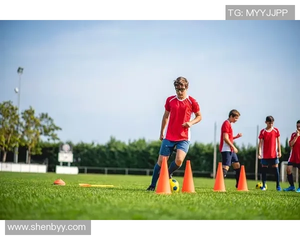 足球球星训练必备的动感背景音乐打造高效训练氛围提升竞技状态